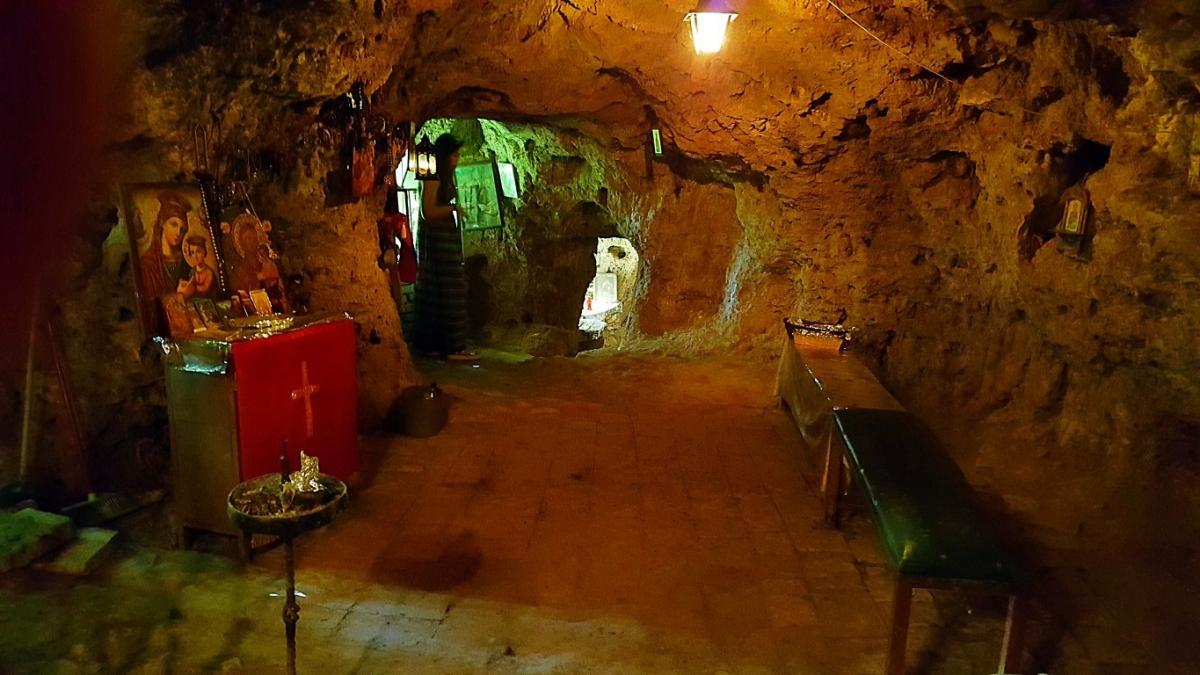 Τρίκαλα: Το σπήλαιο όπου βρέθηκε η εικόνα της Παναγίας Βυτουμά..EIKONEΣ